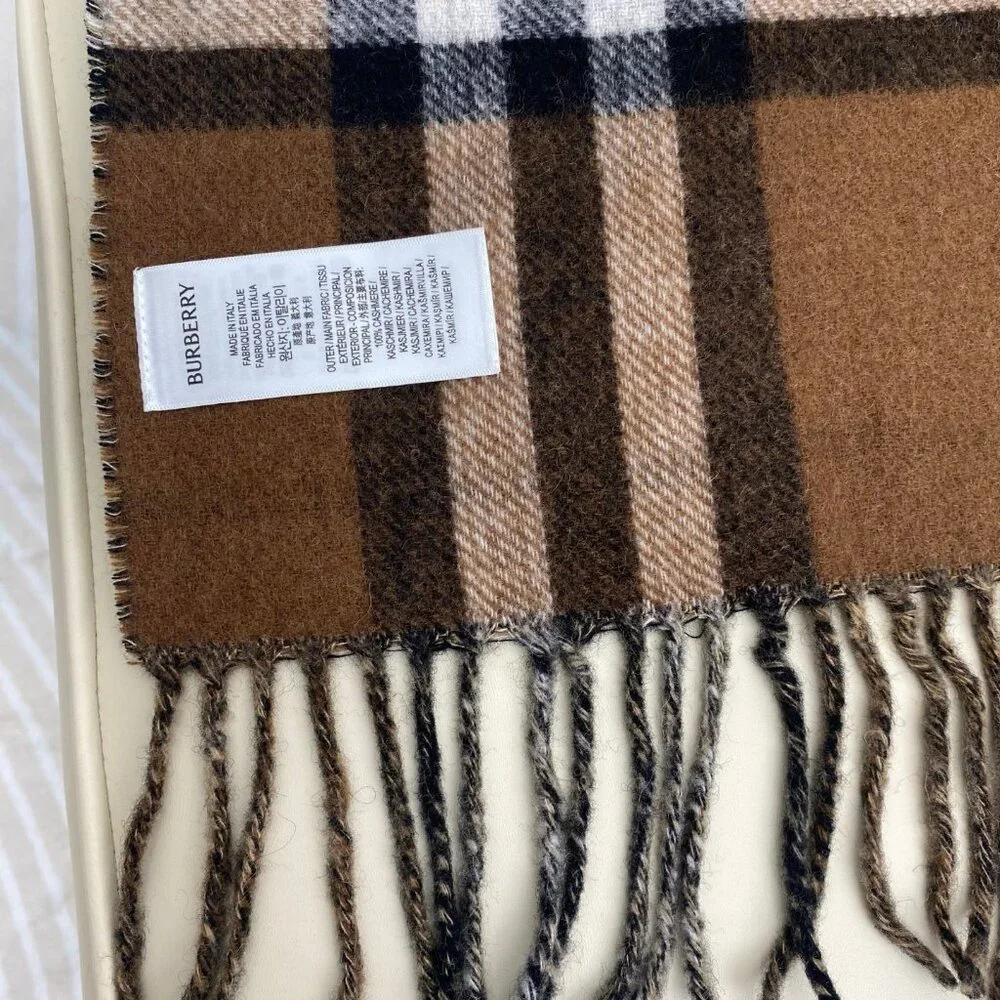 ✨Burberry scarf✨ - Picture 5 of 8
